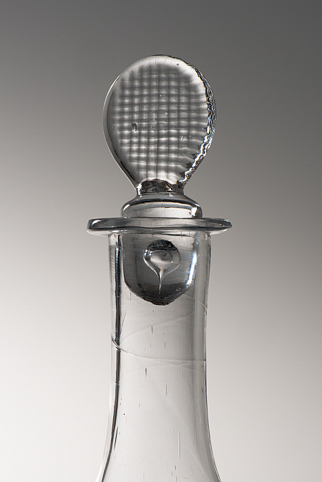 Decanter and Stopper Slider Image 2